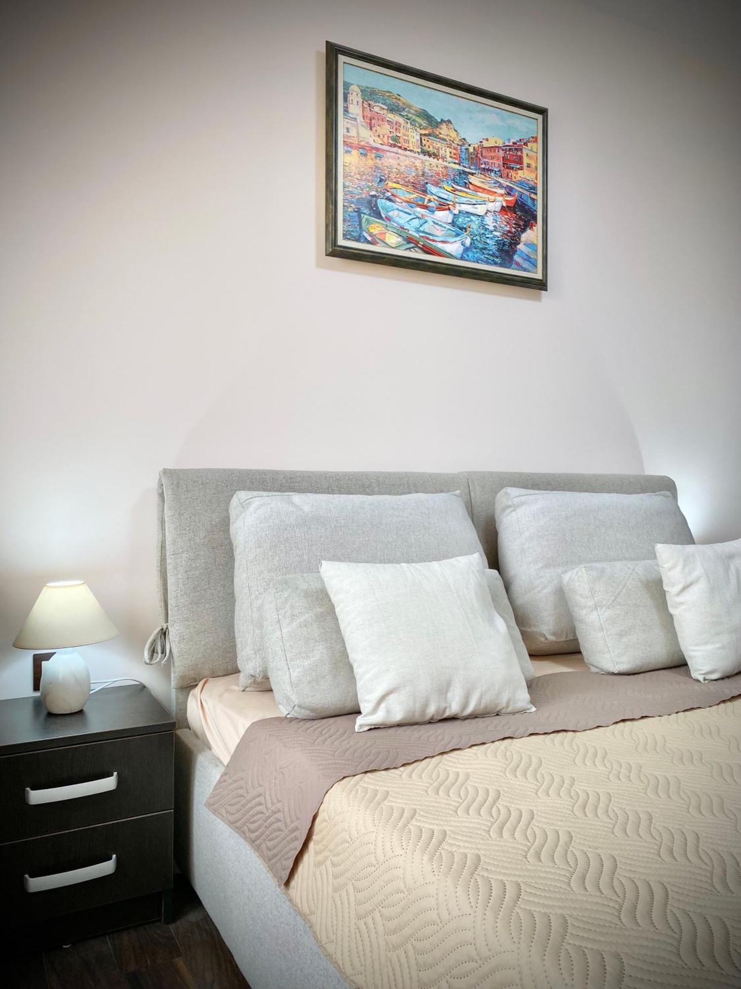 Sunny & Cozy For 4 Guests Apartment