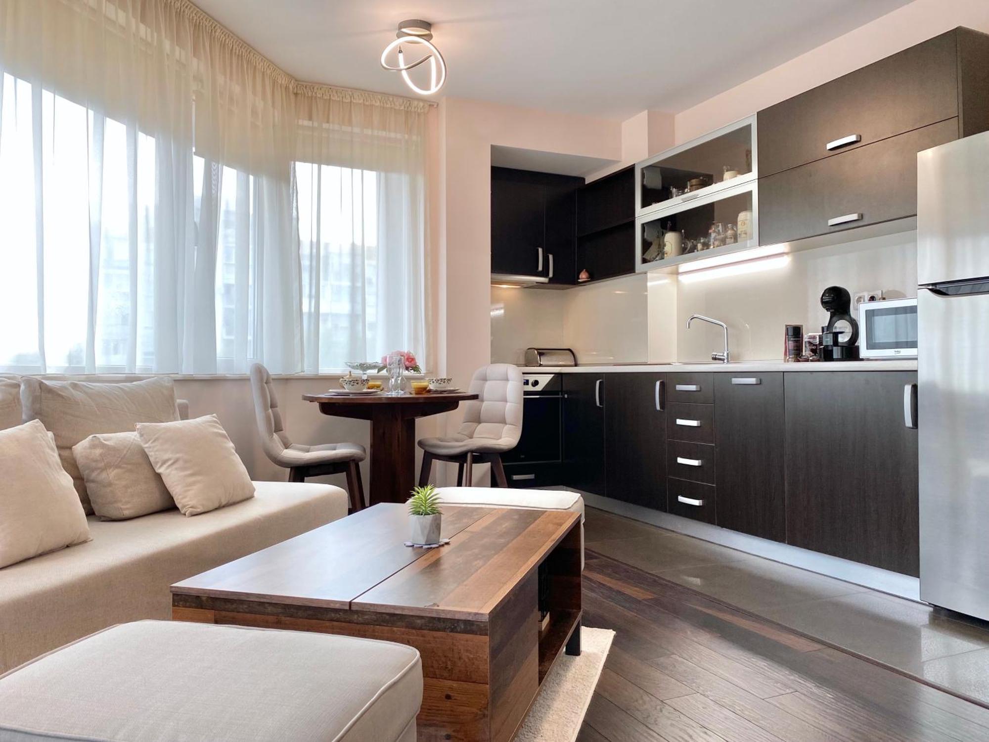 Sunny & Cozy For 4 Guests Apartment