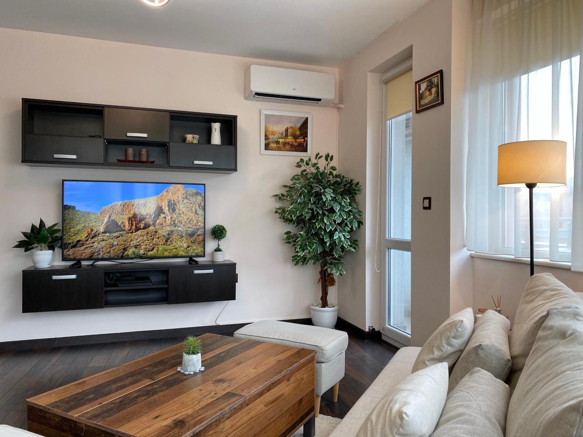 Sunny & Cozy For 4 Guests Apartment